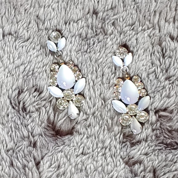 Premier Designs "Dreamy" Earrings - Picture 2 of 9